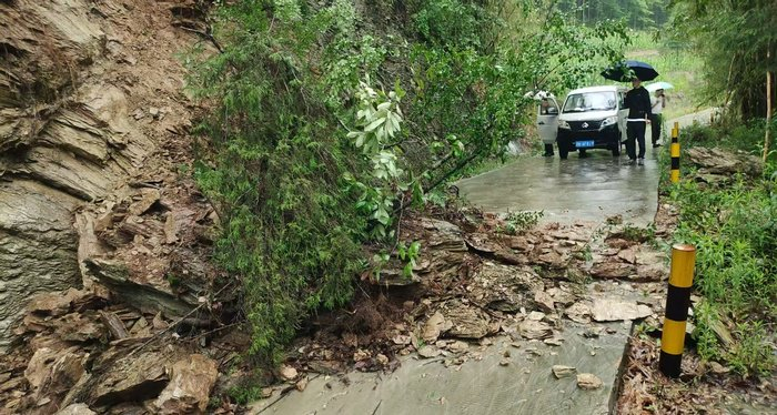 强降雨导致青川县个别地方塌方，道路受阻。青川县融媒体中心 供图