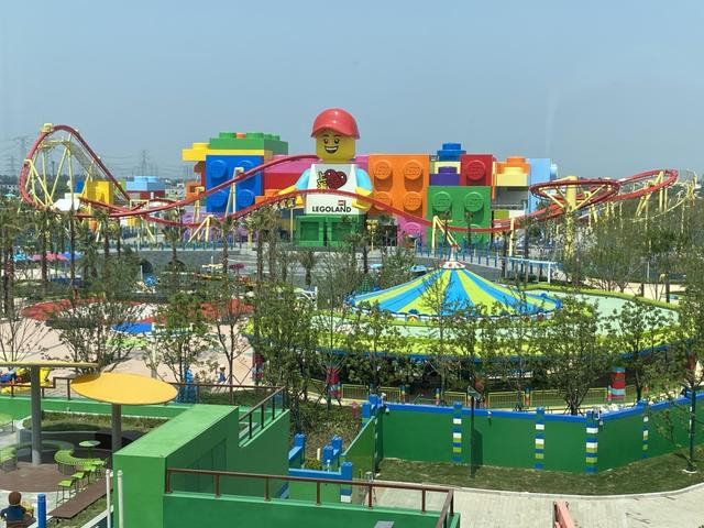 上海乐高乐园度假区远眺。澎湃新闻记者 俞凯 摄