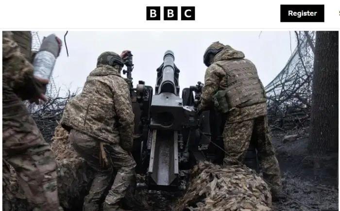 乌军炮兵准备开火。图/英国广播公司