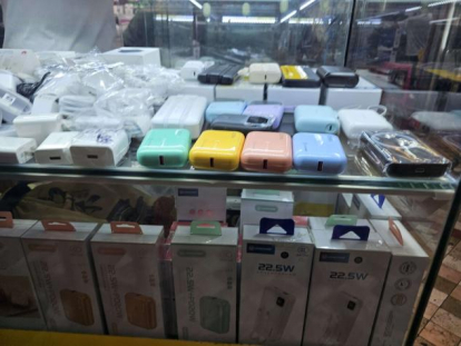 广州某电器城，有老板大量入货3c标识产品。