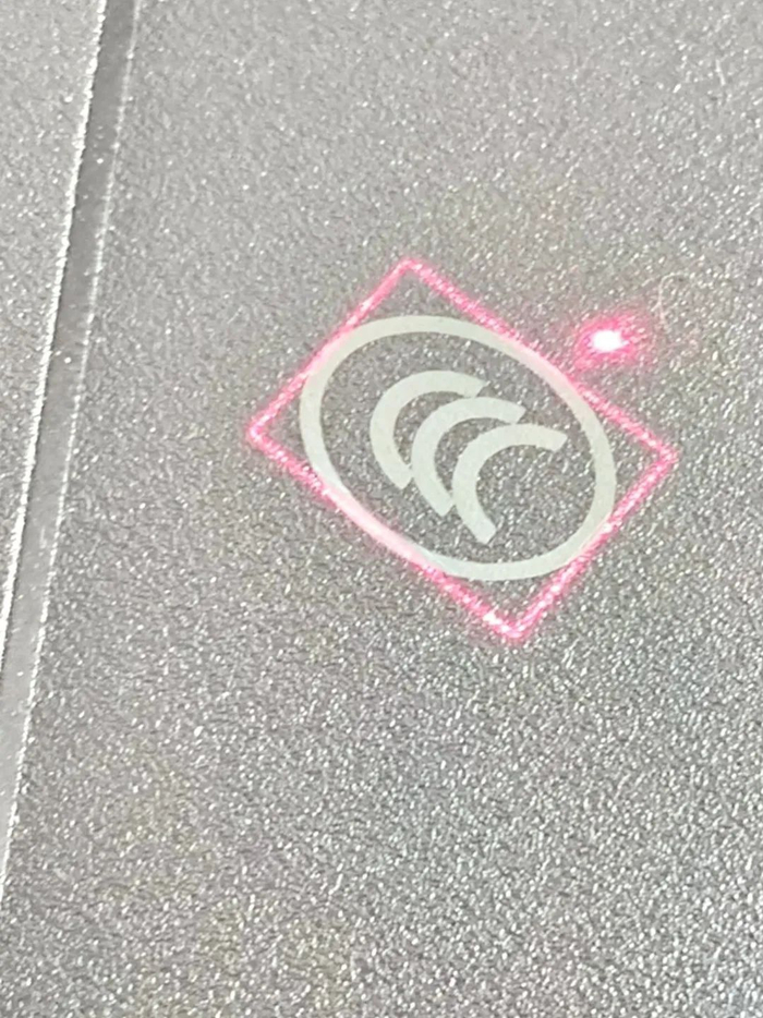 ▲闲鱼平台上15元可激光打标定制充电宝3C符号。网络截图