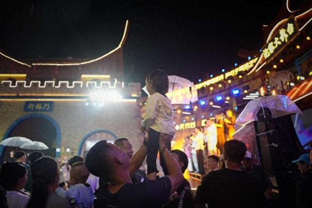 唐山泡泡龙大舞台现场。主办方供图