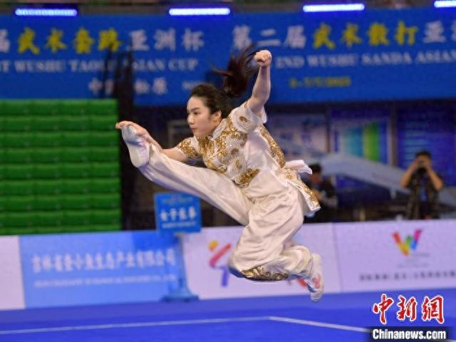 7月5日，吉林松原，中国香港选手杨子莹以精彩表现获得女子长拳冠军。 刘栋 摄