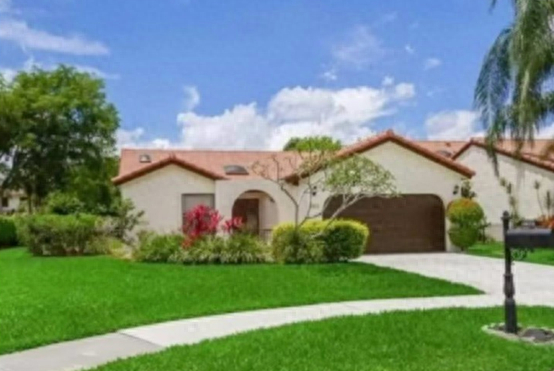 据乌克兰“Strana.ua”新闻网等媒体5日报道，乌防长乌梅罗夫的家人生活在美国。图为乌媒报道配图