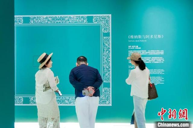 7月6日，观众在参观“Art Masters：西班牙普拉多博物馆藏品VR展”。主办方供图
