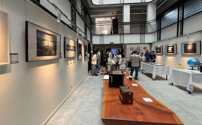 上海申报馆THE PRESS的2楼陈晓峰个展“逐日者”现场