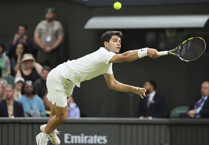 阿尔卡拉斯在22岁56天的年纪已经12次打入大满贯八强，是达成这一成就的最年轻球员。