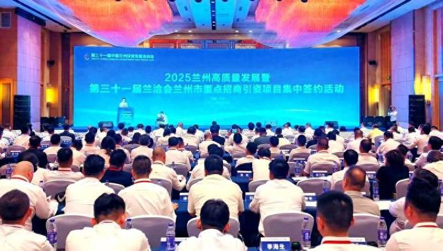 集中签约活动现场。主办方供图