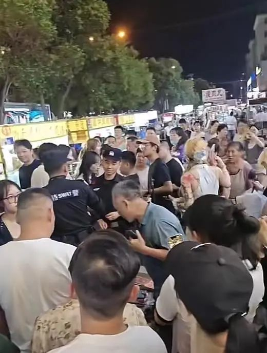 事发现场（视频截图）