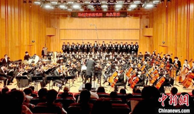 图为演出现场。林森泉 摄