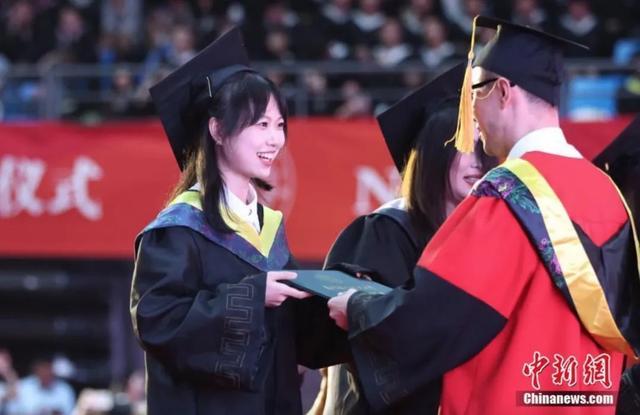 南航本科生毕业典礼。中新网记者 泱波 摄