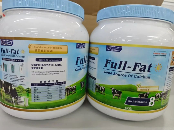 ▲“澳仑牧全脂高钙牛奶营养粉”产品标签信息。 新京报记者 郭铁 摄