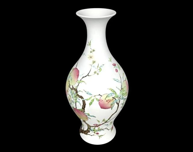 清雍正粉彩蝠桃纹橄榄瓶。图源上海博物馆官网