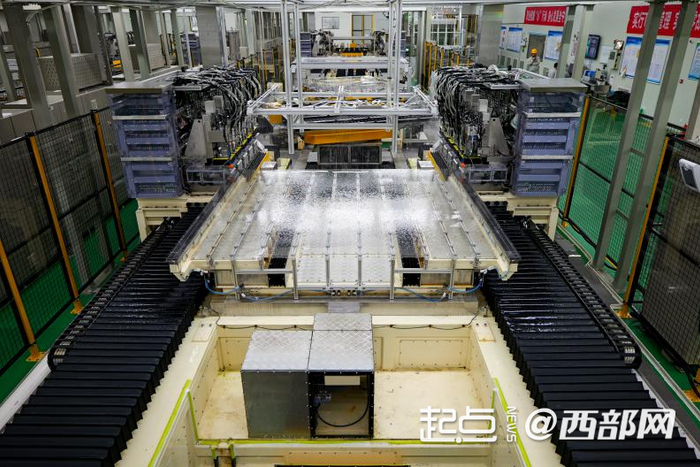 G8.5+基板玻璃的生产线上的基板玻璃