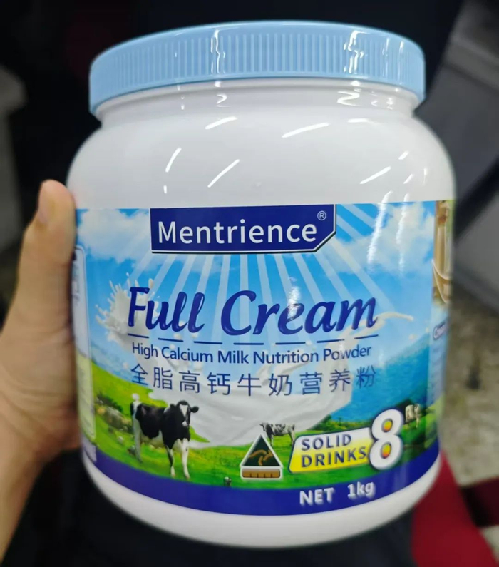 ▲Mentrience全脂高钙牛奶营养粉。 新京报记者 郭铁 摄