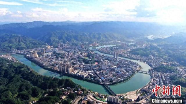 湖南新晃侗族自治县全景图。 新晃县融媒体中心 供图