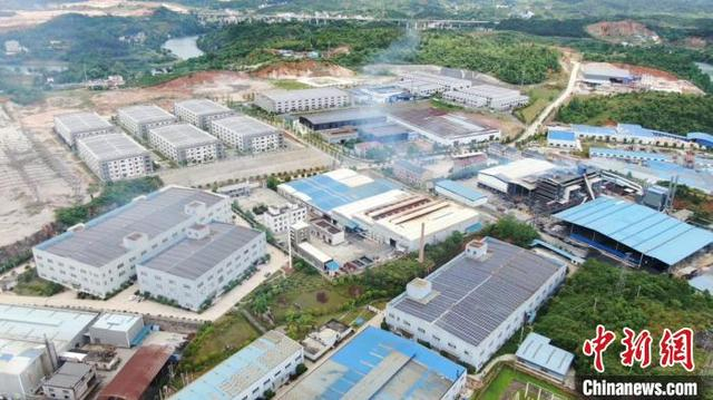 新晃产业开发区集中连片的厂房。 新晃县融媒体中心 供图