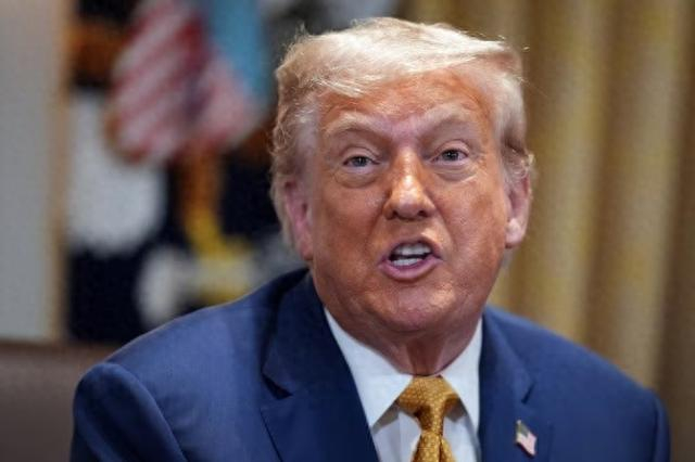 △当地时间8日，特朗普在内阁会议上讲话（图源：美国广播公司）