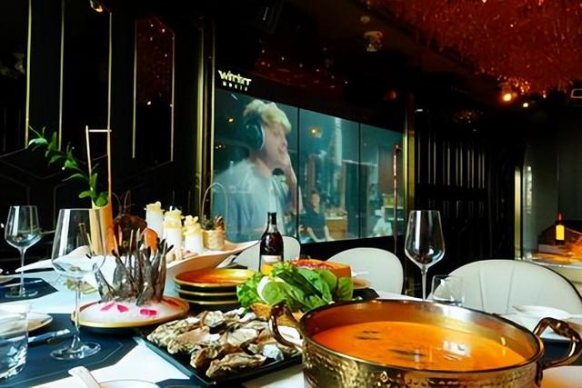 ▲ 上海温莎KTV（陆家嘴）店的“吃喝唱复合型”体验。（来源：商家供图）