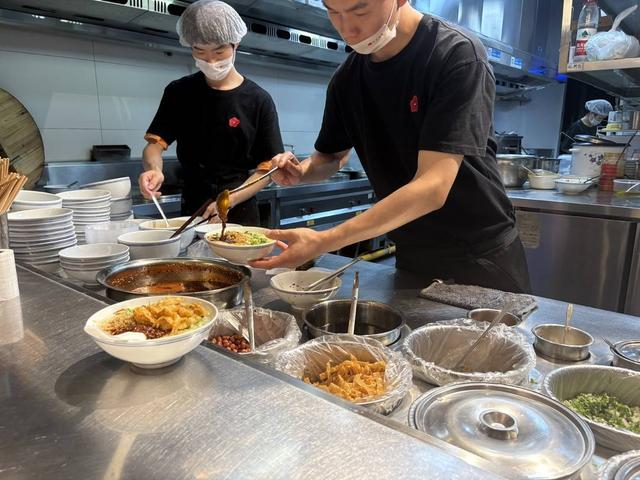 蛋冲豆腐脑。杜卓滨 摄