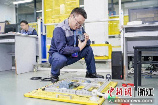 兰建林和工作室团队钻研。丽水管理中心 供图