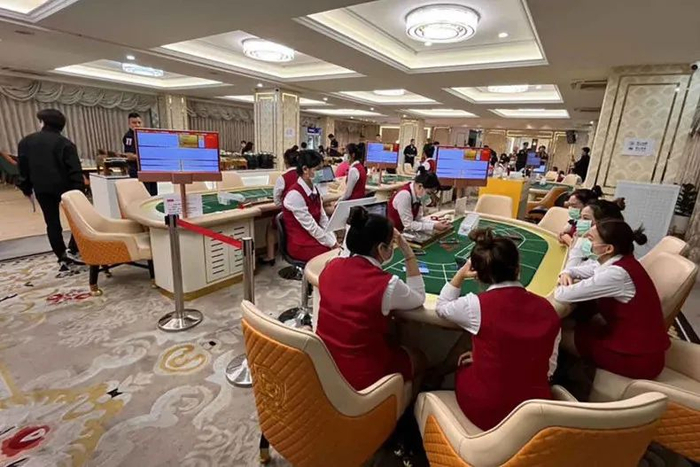 2023年11月，泰国警察突击搜查了暖武里府一家酒店内的非法赌场。