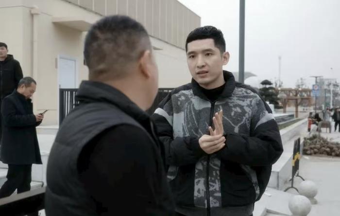 为涉黑母亲辩护的河南基层法官，涉嫌洗钱罪被刑拘