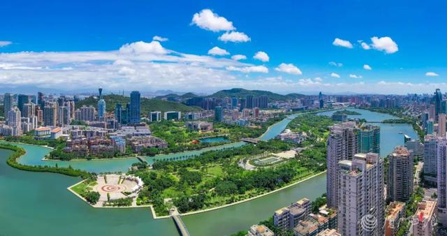 图为筼筜湖景色。（厦门日报记者 王火炎 摄）