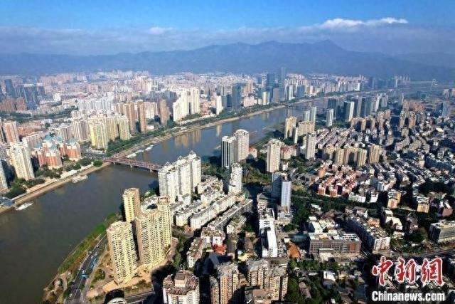 资料图:城市高楼林立。 中新社记者 王东明 摄