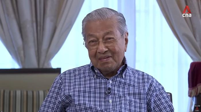 不上美媒当，马哈蒂尔反问：你们美国人派遣军舰，中国还能咋办？