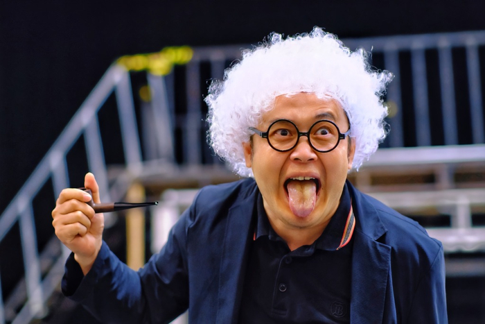 排练照  李晔饰演“爱因斯坦”