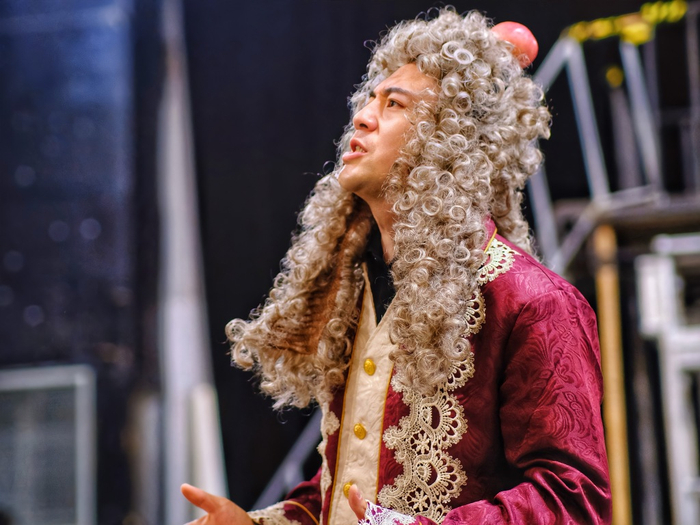 排练照  吴俊达饰演“牛顿”