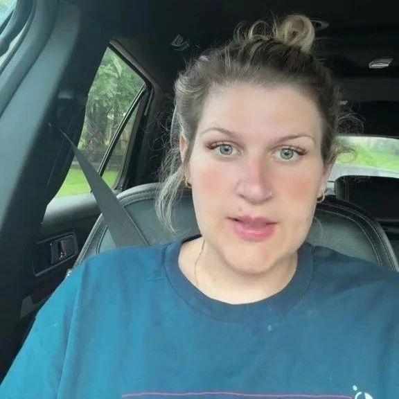 妈妈把9岁女儿赶出家门，网友像听鬼故事：确实该送走