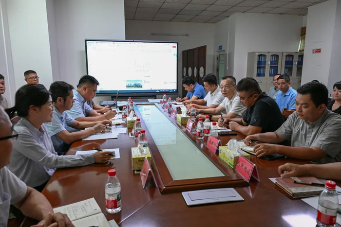 朱军带队到海甸溪北岸开展街区改造提升专题调研，通过实地走访和现场办公，研究推动街区品质提升工作。