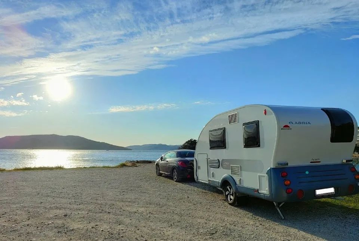 王先生被偷的拖挂式房车。图/受访者社交账号