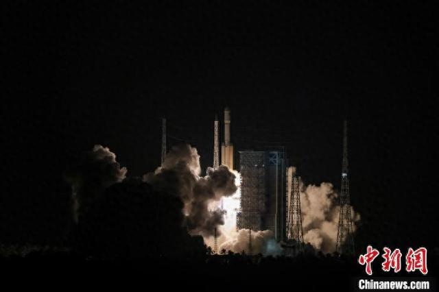 7月15日，天舟九号货运飞船在文昌航天发射场成功发射。中新社记者 骆云飞 摄