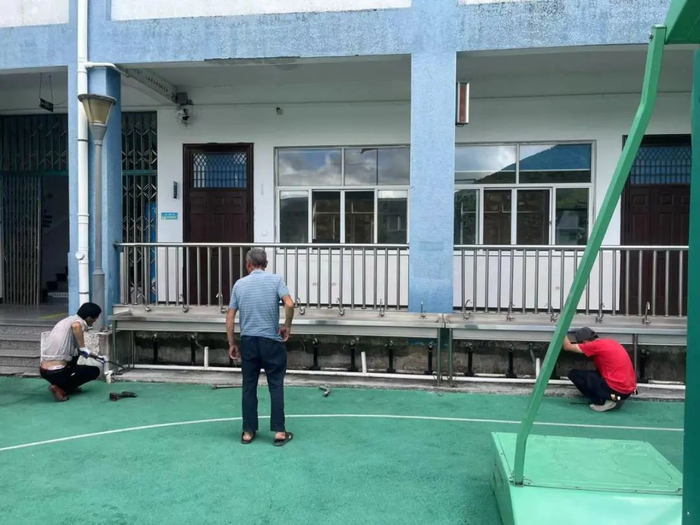 学校搬迁工作。