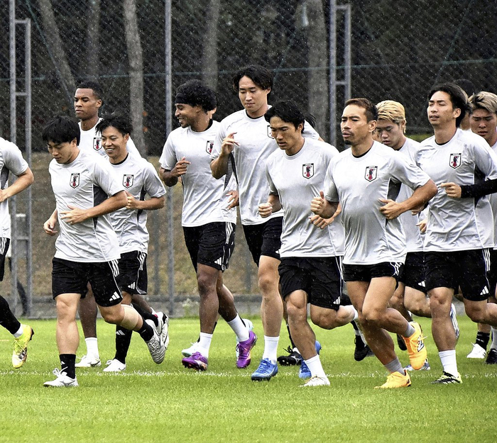 日本队在训练中。