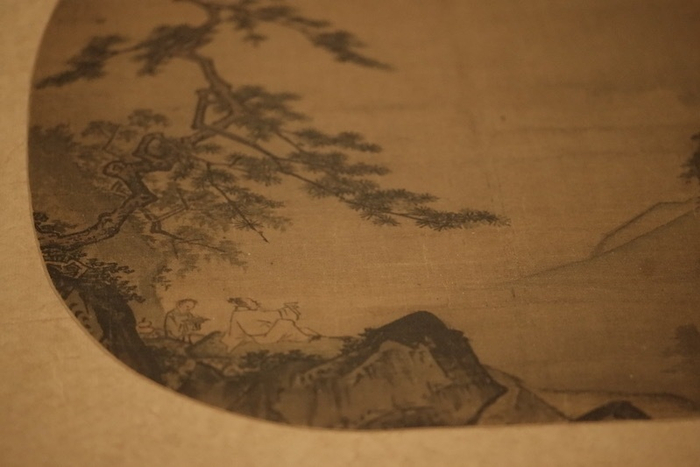 现场展出的《松下赏月图》（局部）