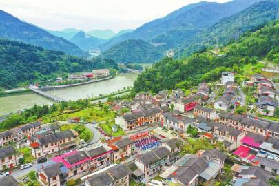 映秀镇渔子溪村。四川日报全媒体记者华小峰摄