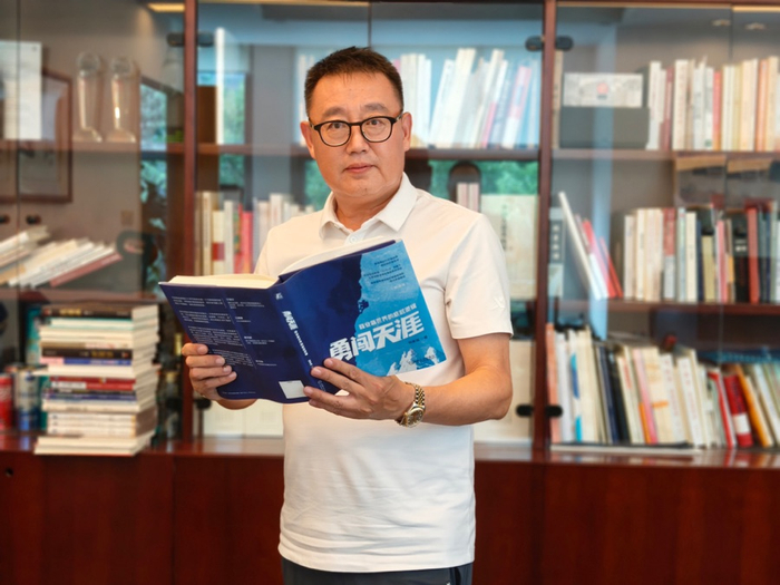 侯孝海离职后的新书勇闯天涯 图源：侯孝海