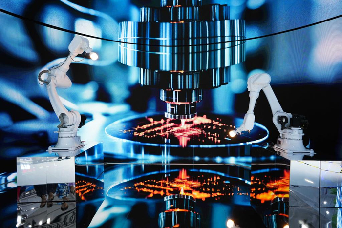 这是6月22日在第9届南博会上拍摄的工业机械臂。新华社记者陈欣波摄