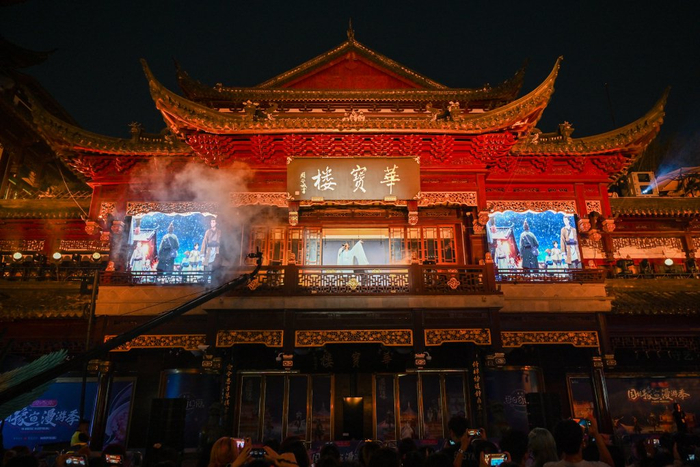 2025年7月15日，上海豫园，《黑神话：悟空》神曲演唱者者来女空灵献声。澎湃新闻记者 朱伟辉 图