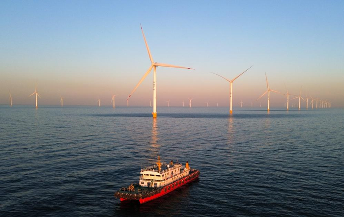 这是位于山东省莱州市海域的海上风电项目（2025年1月7日摄，无人机照片）。新华社记者徐速绘摄