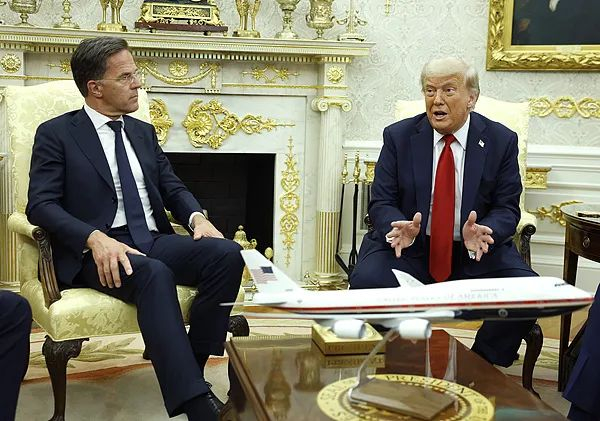 14日，特朗普在白宫接见马克·吕特