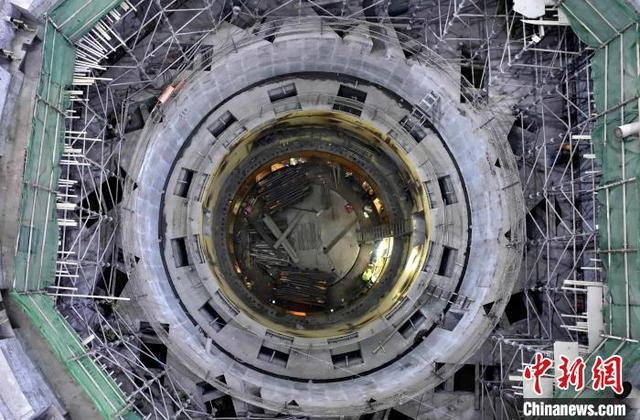 7月7日，航拍叶巴滩水电站2号机组蜗壳内部支撑拆除。记者 王磊 摄