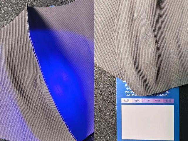 隔着防晒口罩使用紫外线灯照射紫外线感应卡，会发现卡片基本没有变色。（作者摄）