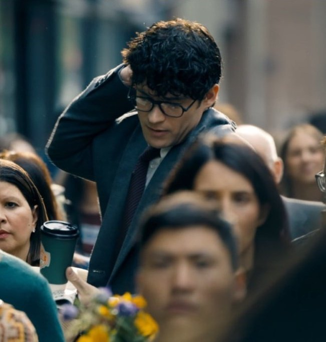 詹姆斯·古恩塑造的超人克拉克·肯特是一众美国移民的一员。