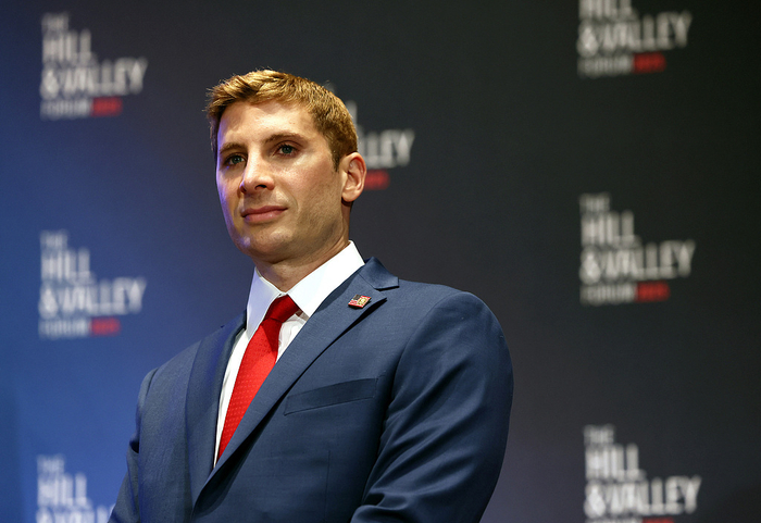 当地时间2025年4月30日，美国华盛顿，雅各布·赫尔伯格（Jacob Helberg）出席2025年山谷论坛。