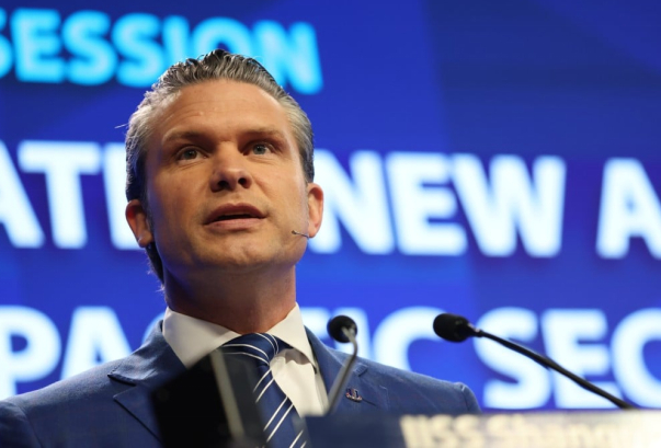 海格塞斯在2025年5月31日新加坡举行的香格里拉对话会发表主旨讲话 来源：South China Morning Post